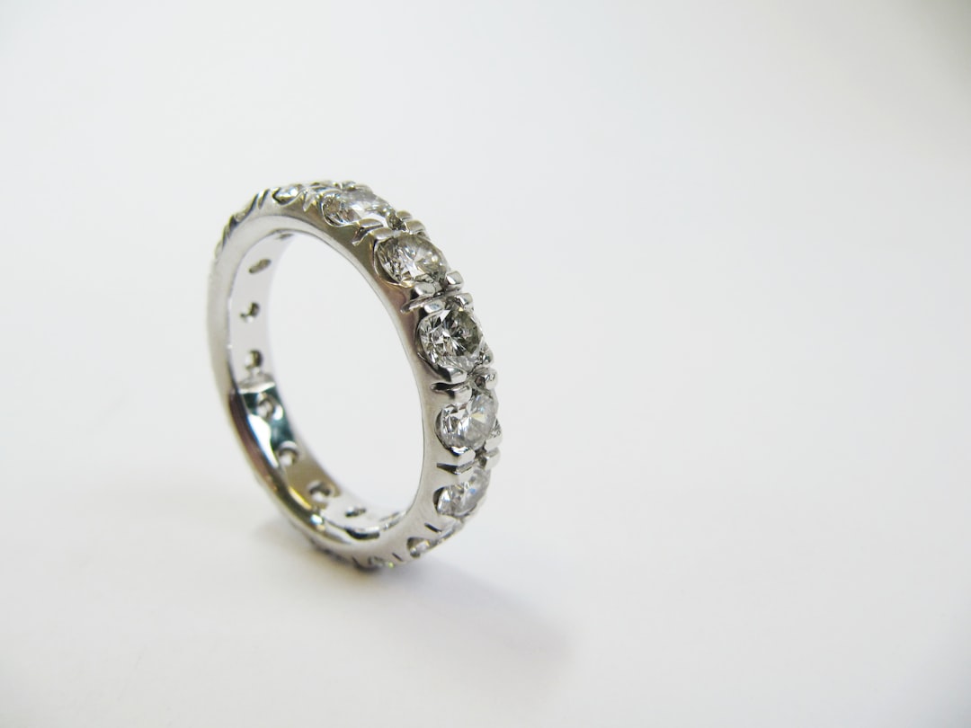 Sparkle Factor: Choosing Between 5 and 7 Stone Diamond Bands